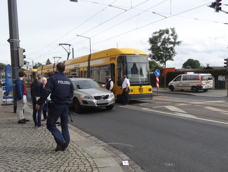 unfall oschatzer straße 1706 uebergang
