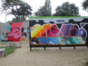 Graues Wetter, bunte Wände. Der nächste Sonnentag kommt bestimmt - das nächste Bild auch.