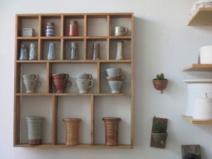 Töpfern hat viel mit Zeit zu tun. Bis eine Teekanne fertig ist, dauert es sechs bis acht Wochen