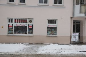 DasSchaufenster des Buchteddy am Leisniger Platz