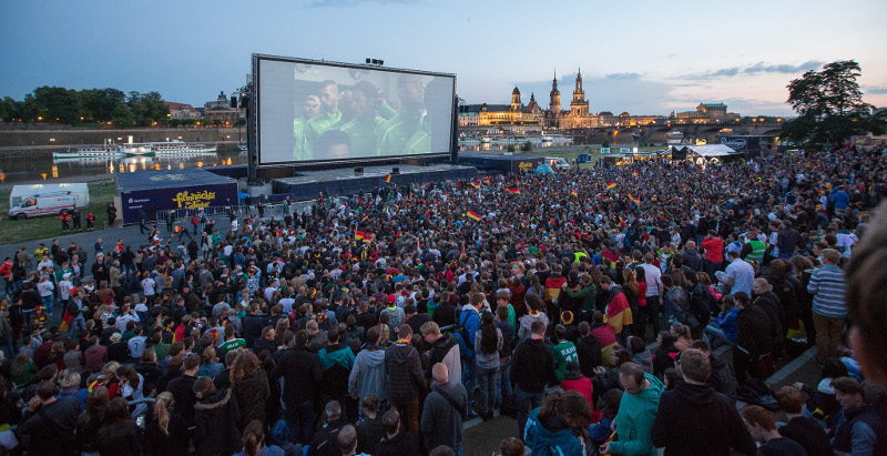 Public Viewing bei den Filmnächten am Elbufer - Foto: Archiv