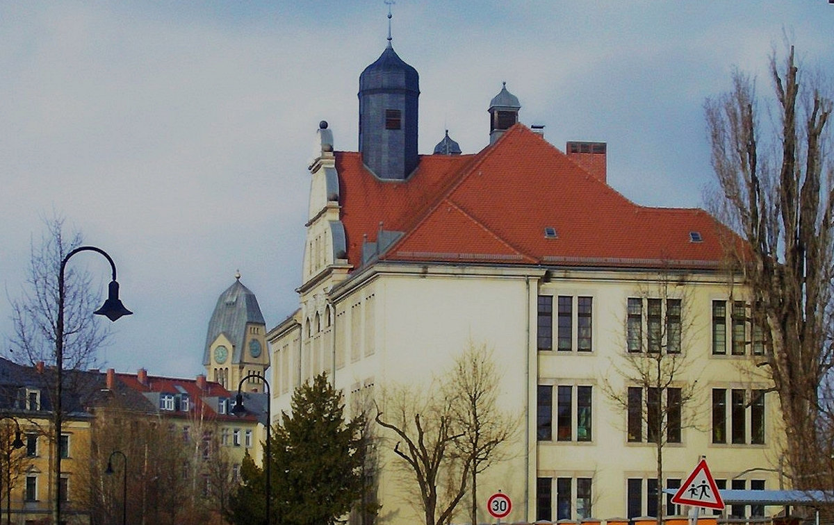 schulhaus und kirche