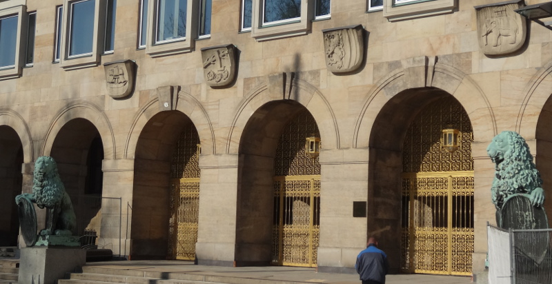 Rathaus goldene pforte