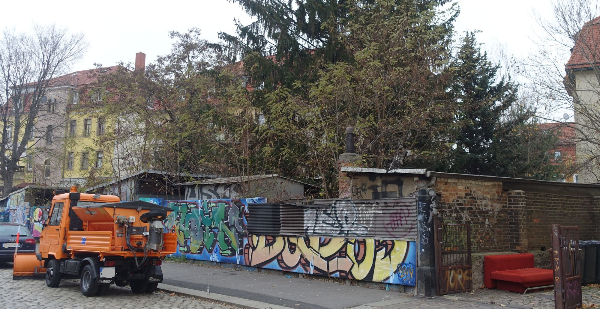 Riesaer Str 24 Verwahrloste Grundstücke