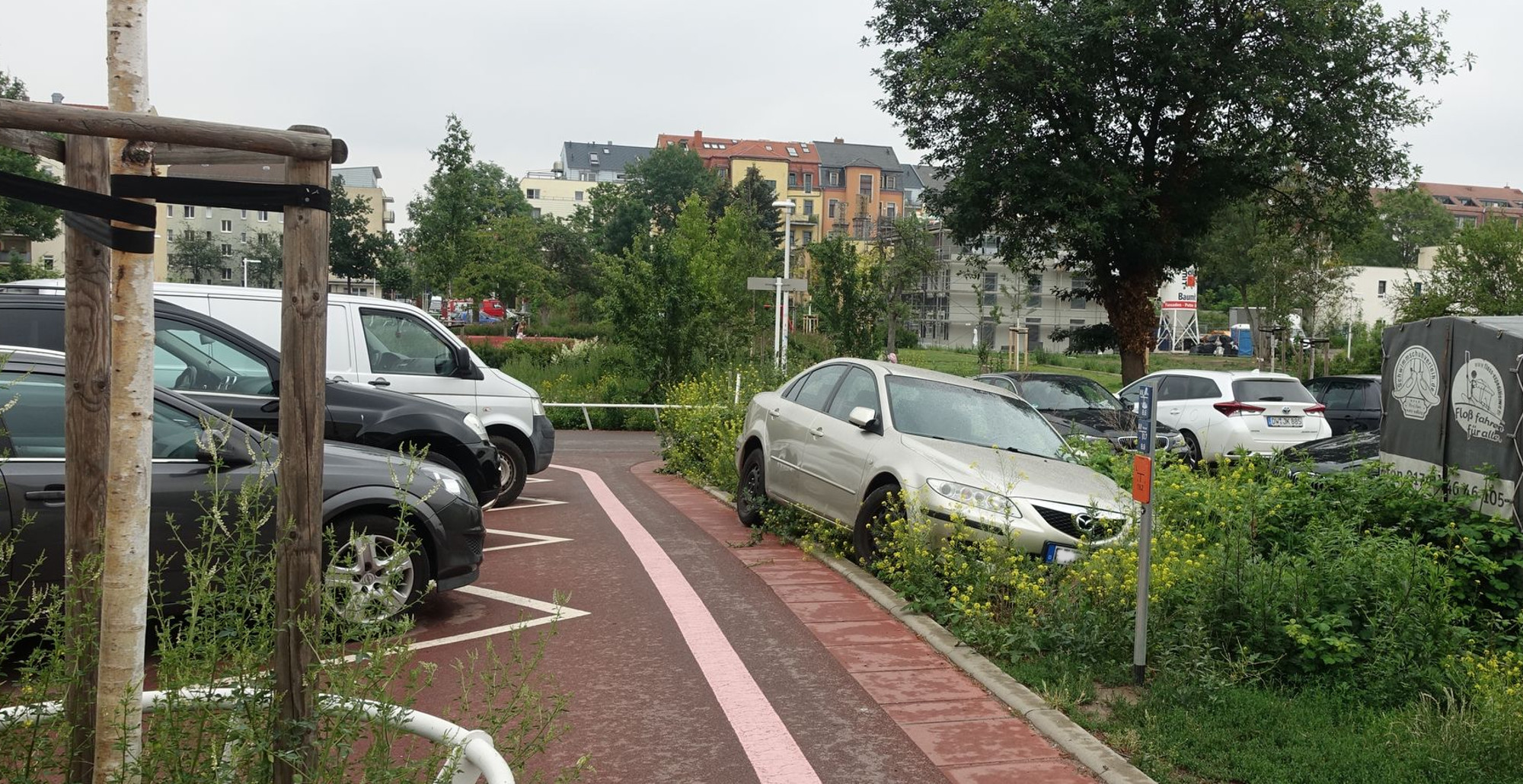 Ehemalige Parkplätze in den Pieschner Melodien gehören nun zum KGV Concordia. Foto: W. Schenk.