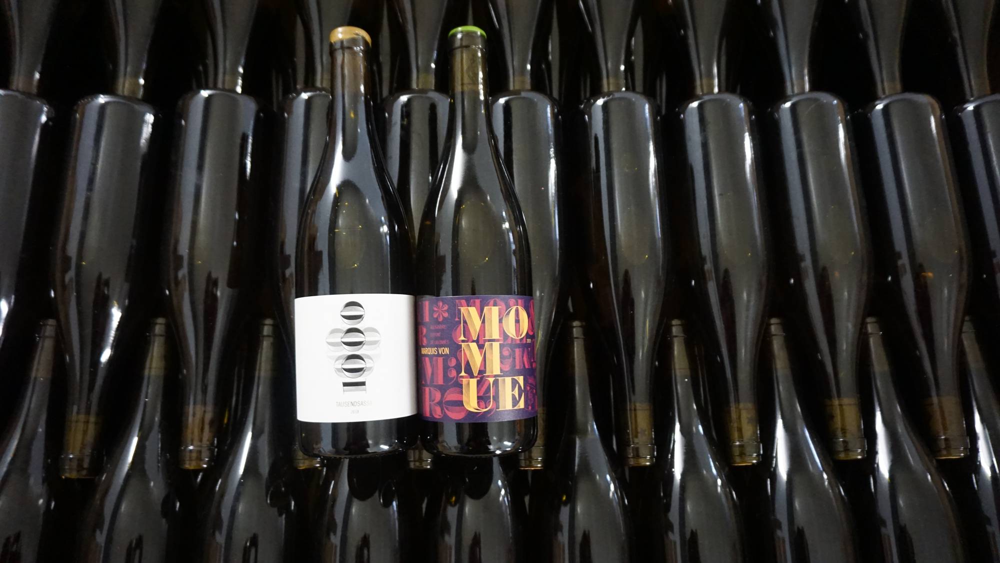 Die Flaschen bekommen ein von einem Freund entworfenes Etikett, Naturkorken und eine Versiegelung auch Wachs - auch hier keine künstlichen Stoffe. Foto: Elisabeth Renneberg