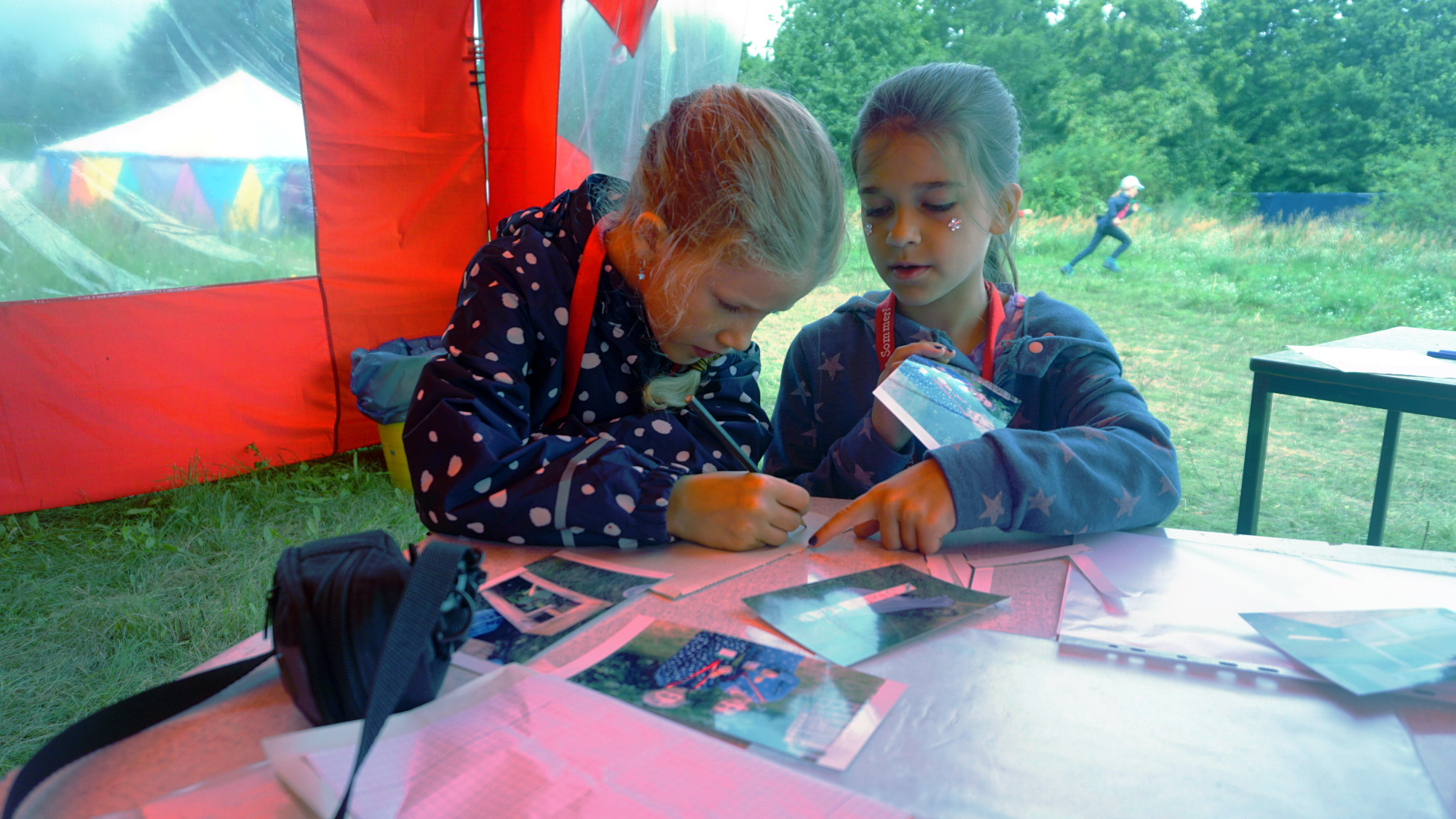 Haily und Thea bei der Arbeit. Foto: E. Renneberg
