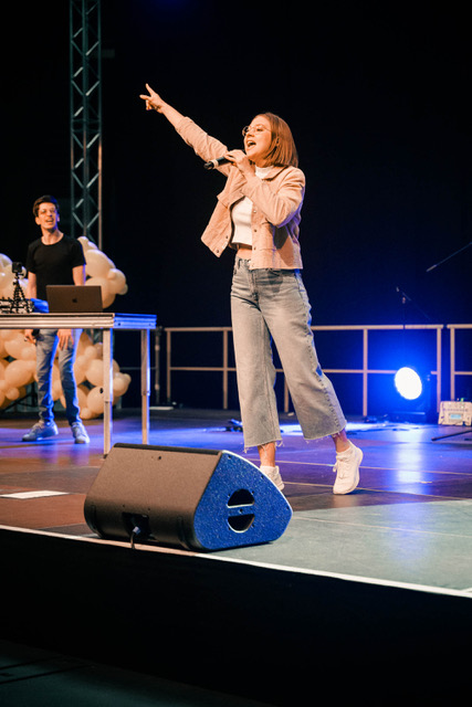 Luise singt wieder - gern auch auf der Bühne. Foto: privat