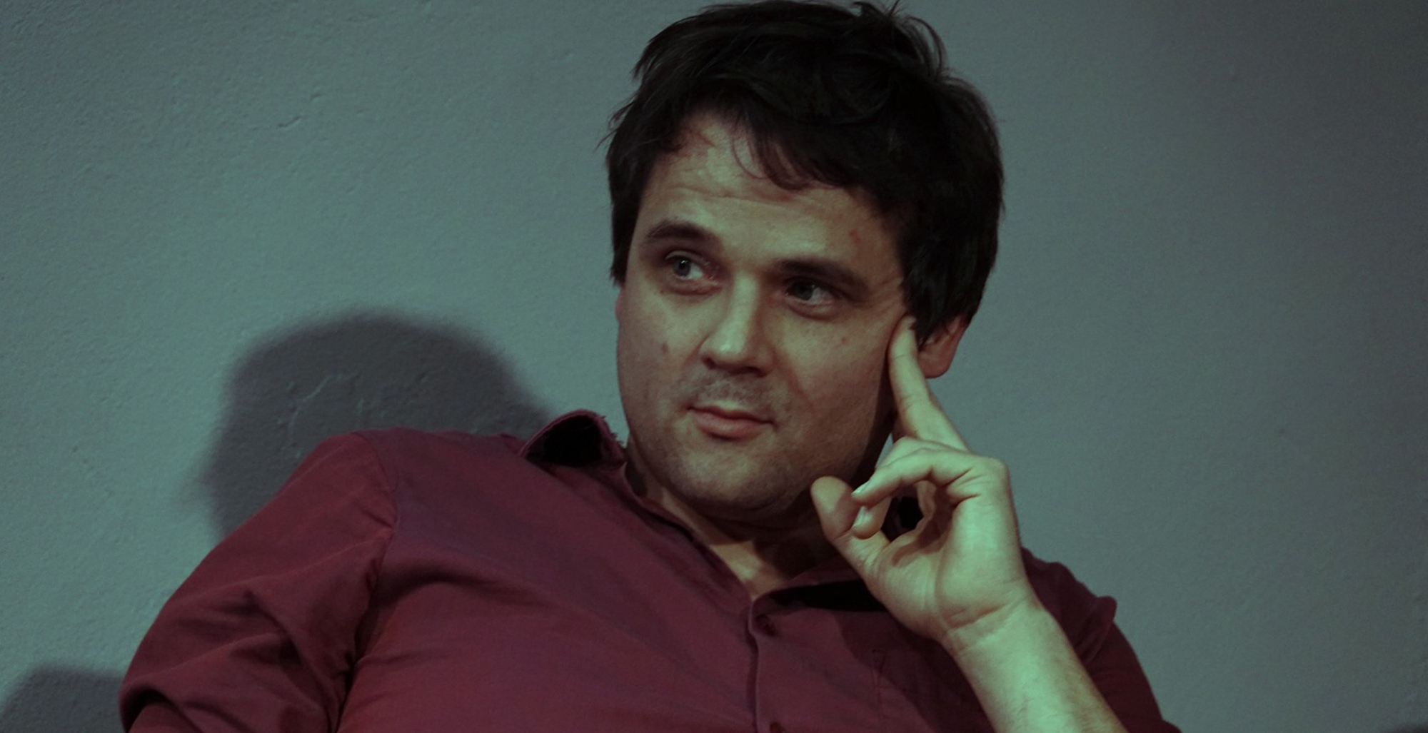 René Seim liest im Roten Salon des Restaurants Rausch. Foto: R. Förster