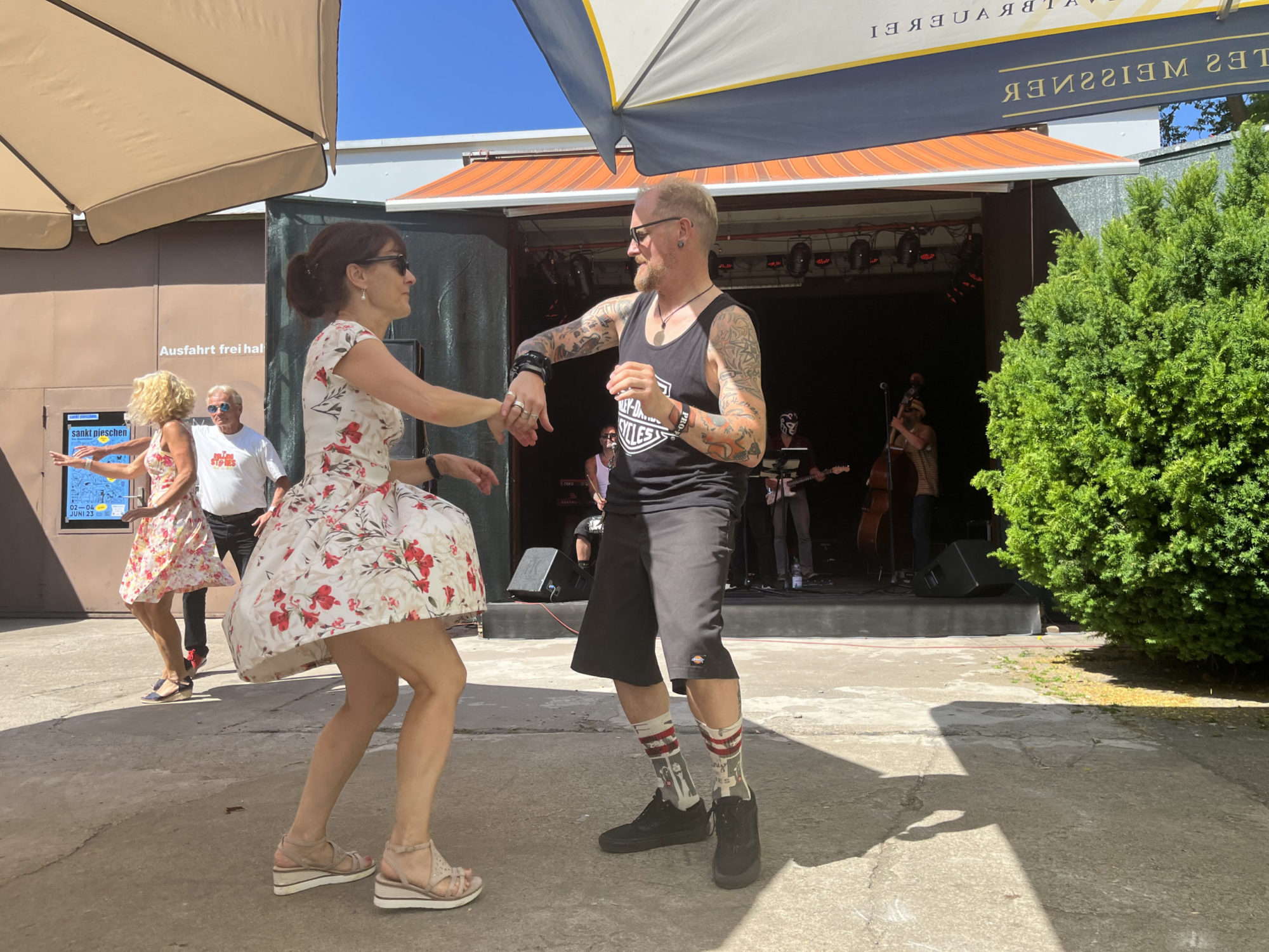 Ein Paar beim Tanz zu "Mariachi los Svensson"