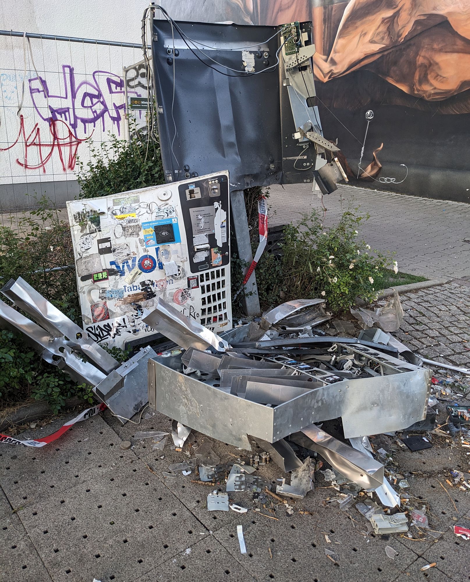 Gesprengter Zigarettenautomat an der Leipziger Straße. Foto: Frank Rosedemon