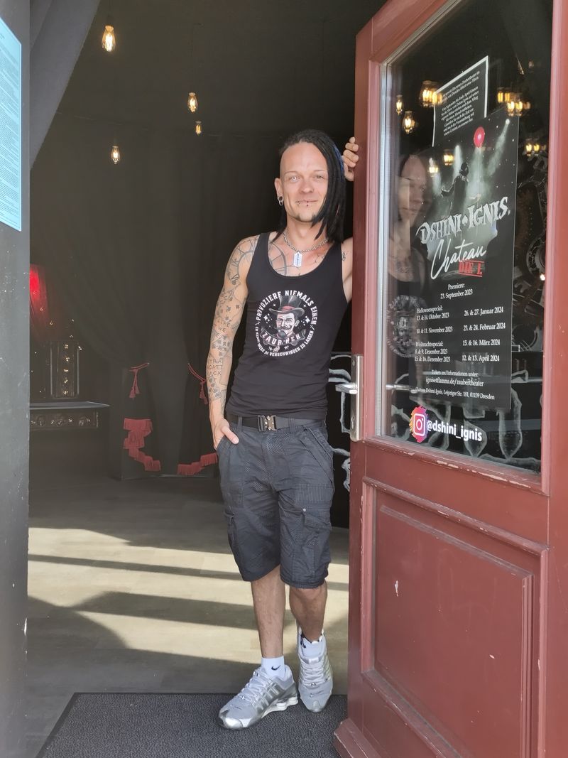 Dshini Ignis öffnet am Samstag die Pforten des Chateau. Foto: Philine Schlick