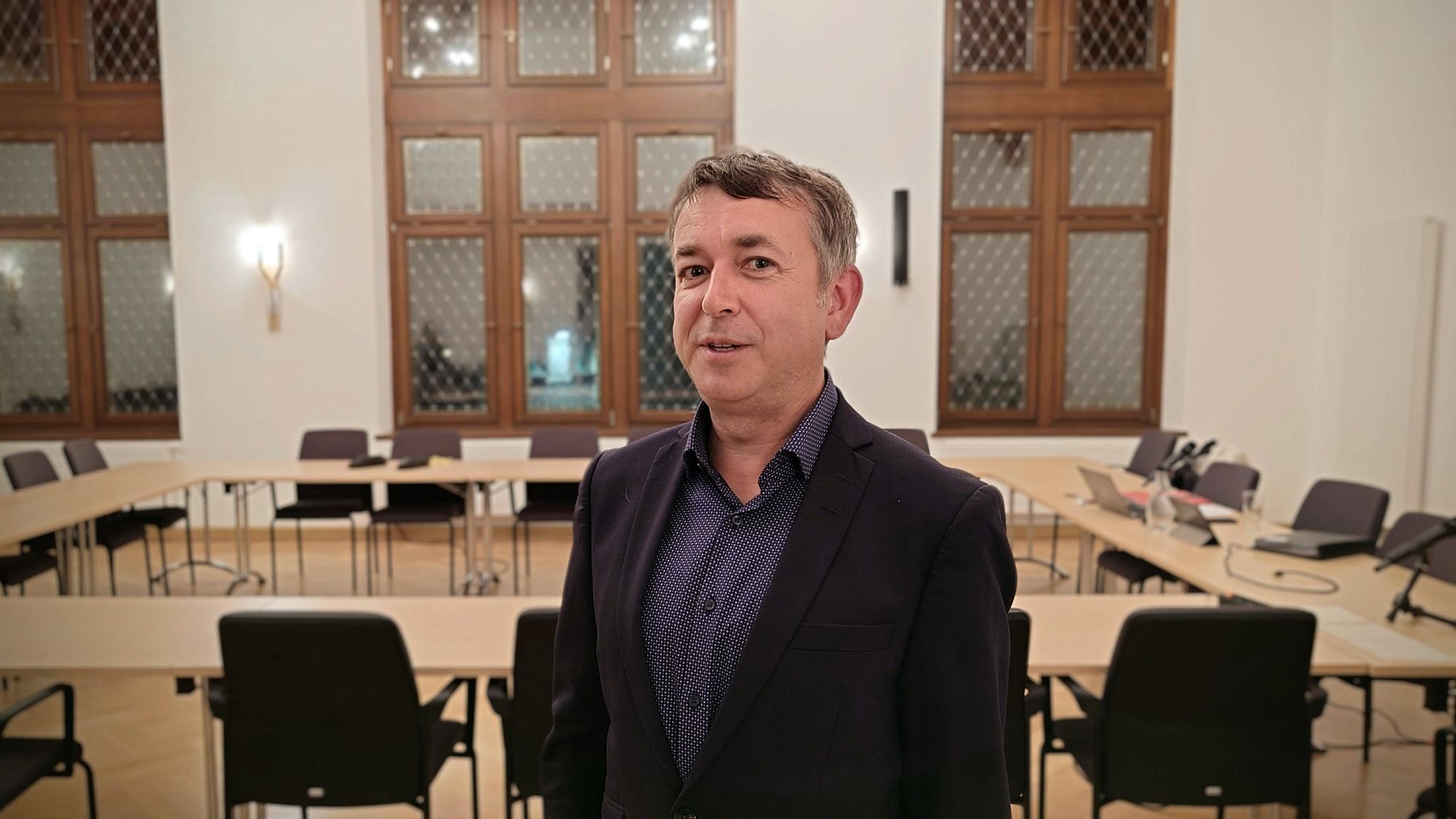 Stadtbezirksamtsleiter Thomas Grundmann lädt zur Bürgersprechstunde. Foto: J. Frintert