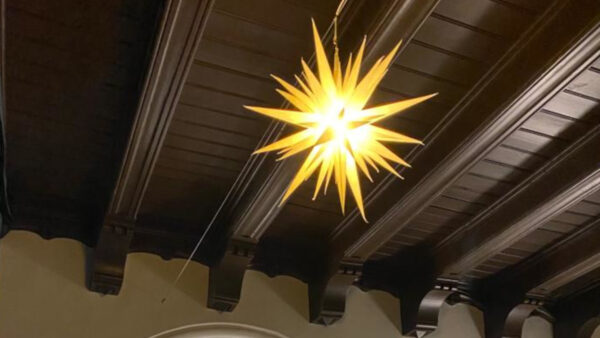 Herrnhuter Stern im Rathaus Pieschen - Foto: A. Jentsch