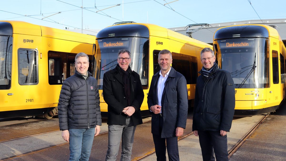 Verkehrsbürgermeister Stephan Kühn, Stephan Berger, Leiter Abteilung Mobilität im Wirtschaftsministerium und DVB-Vorstände Lars Seiffert und Andreas Hemmersbach. Foto: J. Frintert
