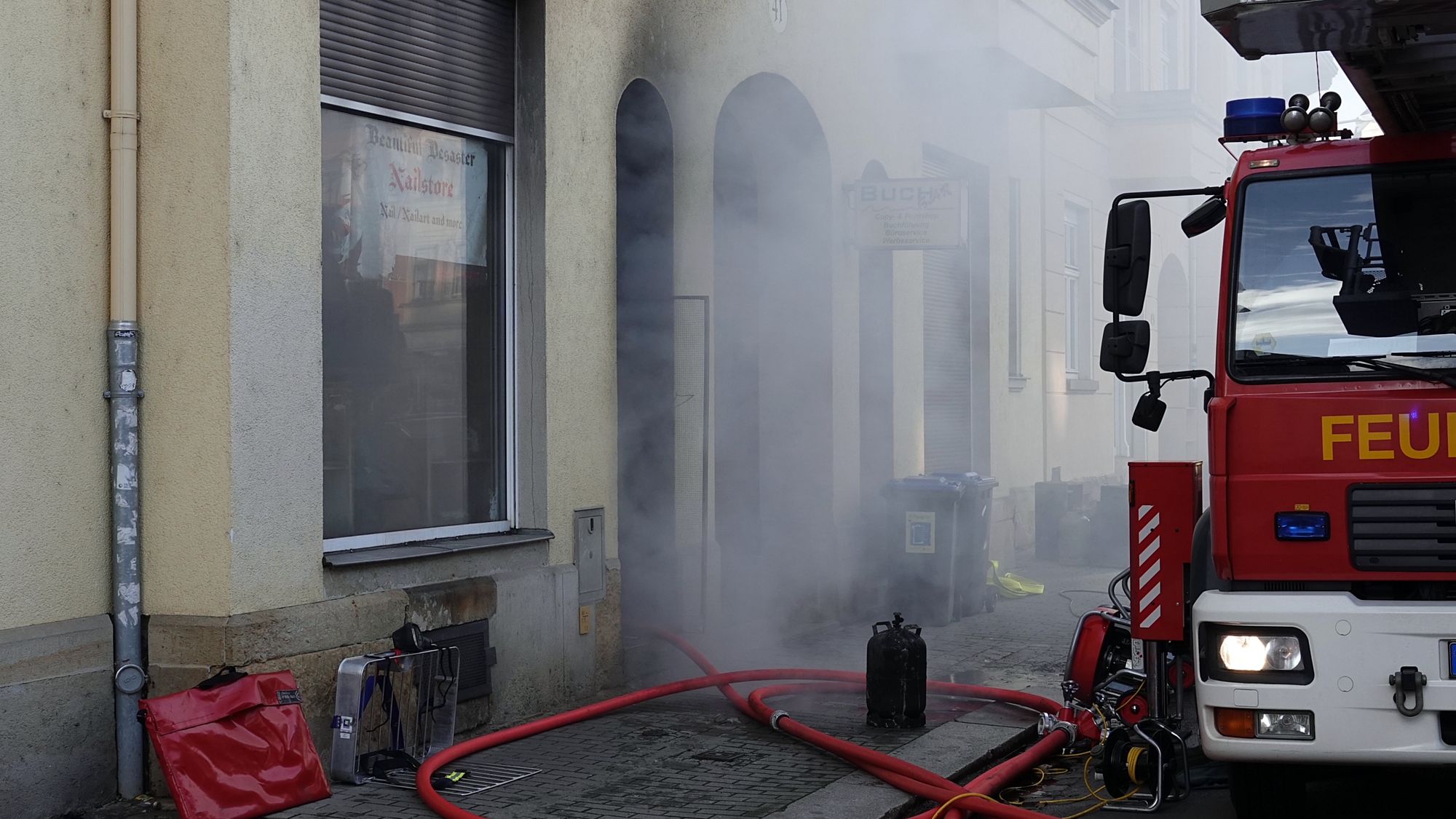 Nagelstudio brannte in Pieschen. Foto: Roland Halkasch