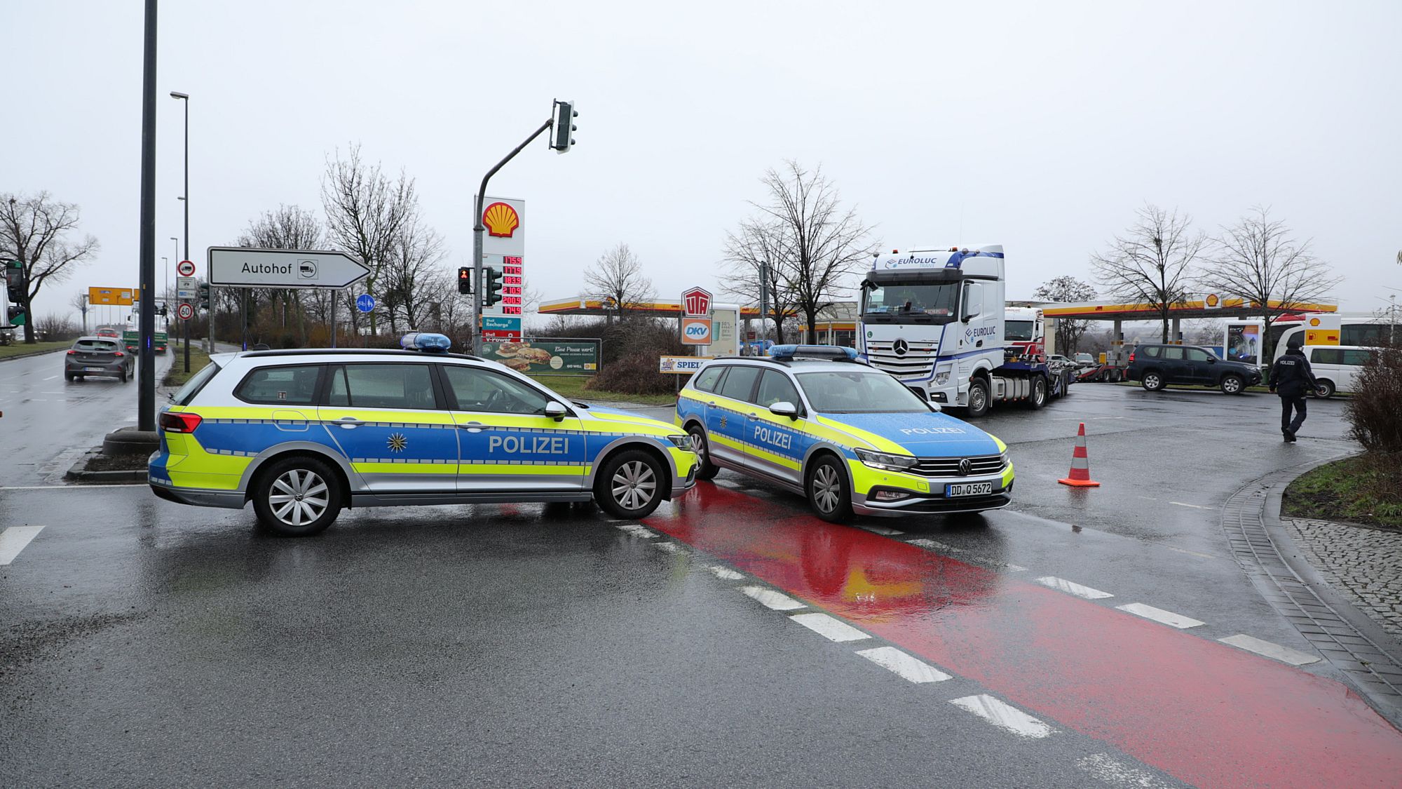 Bombenfund am Autohof in Übigau. Foto: Roland Halkasch