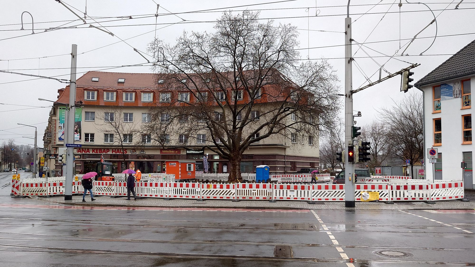 Bauarbeiten am Trachenberger Platz. Foto: J. Frintert