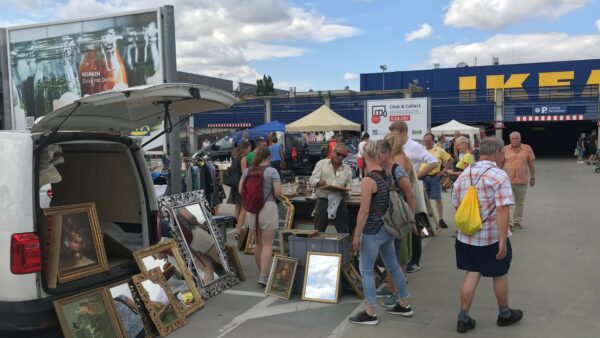 Trödelmarkt am Ikea-Parkplatz