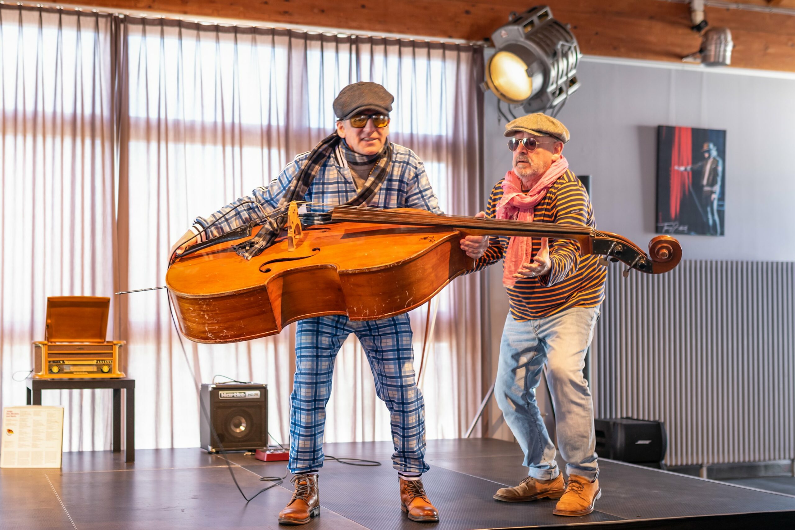 Der Kontrabass im August-Theater. Foto: Pieschen-Aktuell