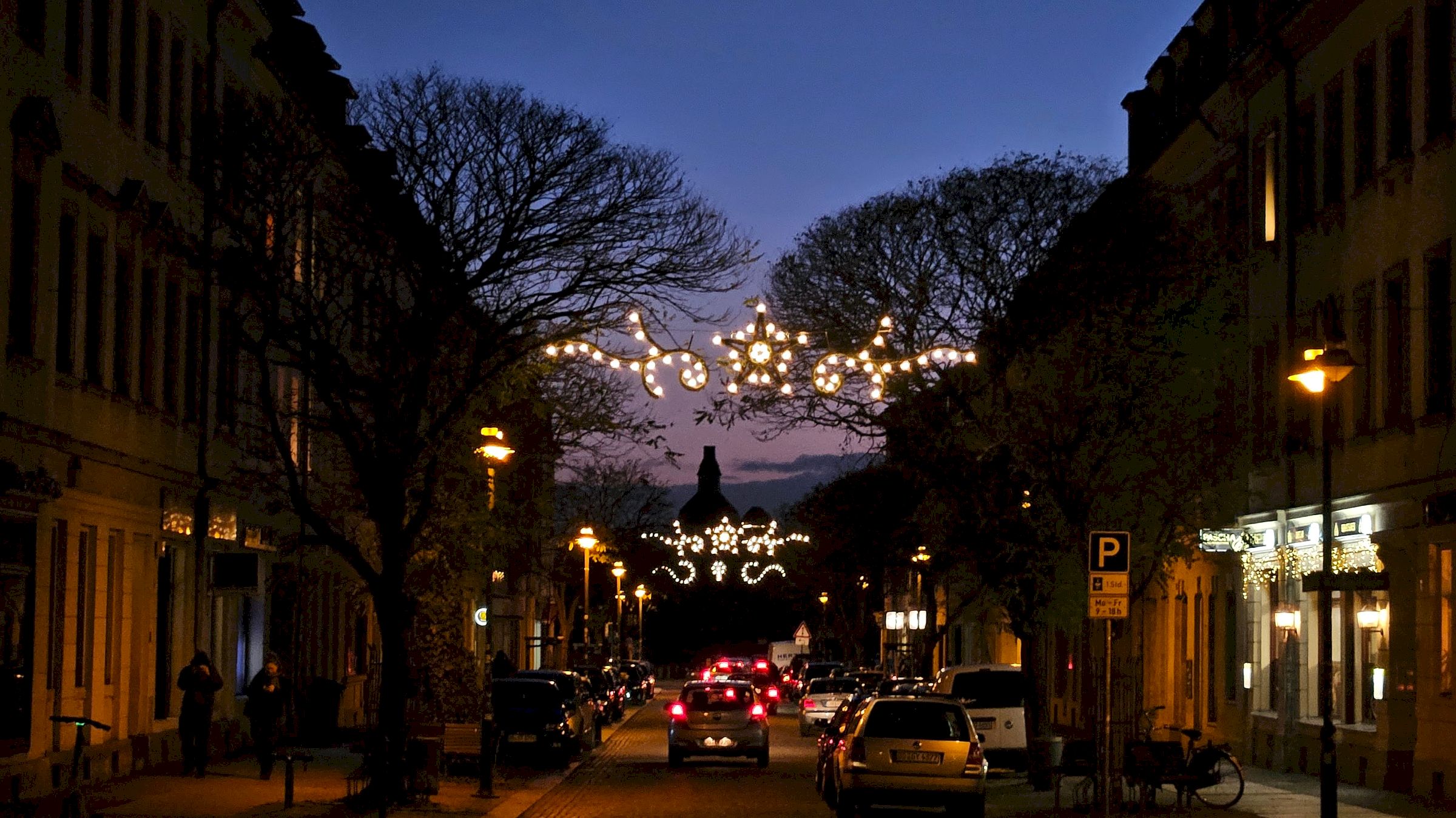 Weihnachtsbeleuchtung auf der Oschatzer Straße - Foto: J. Frintert