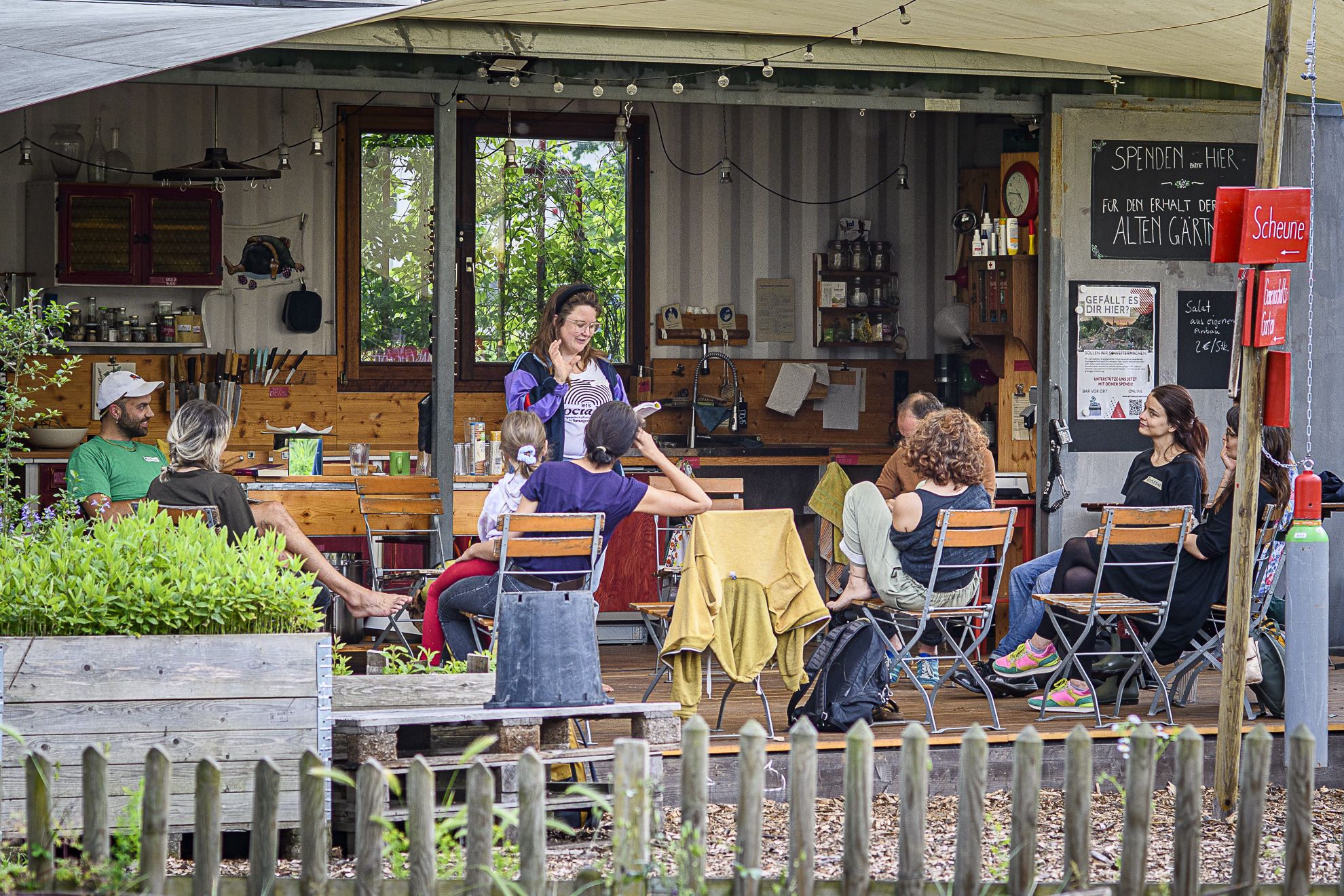Vom Verein "Zukunftsgestalten e.V." aus Pieschen organisiert: Event in der alten Gärtnerei, "Glitzer auf Kompost". Foto: Victor Smolinski