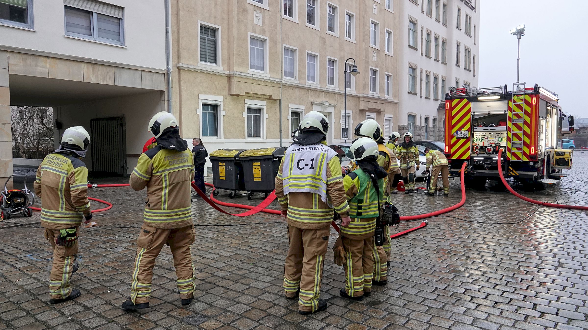 Am Mittwochmorgen hat es in der Weimarischen Straße gebrannt. Foto: Roland Halkasch