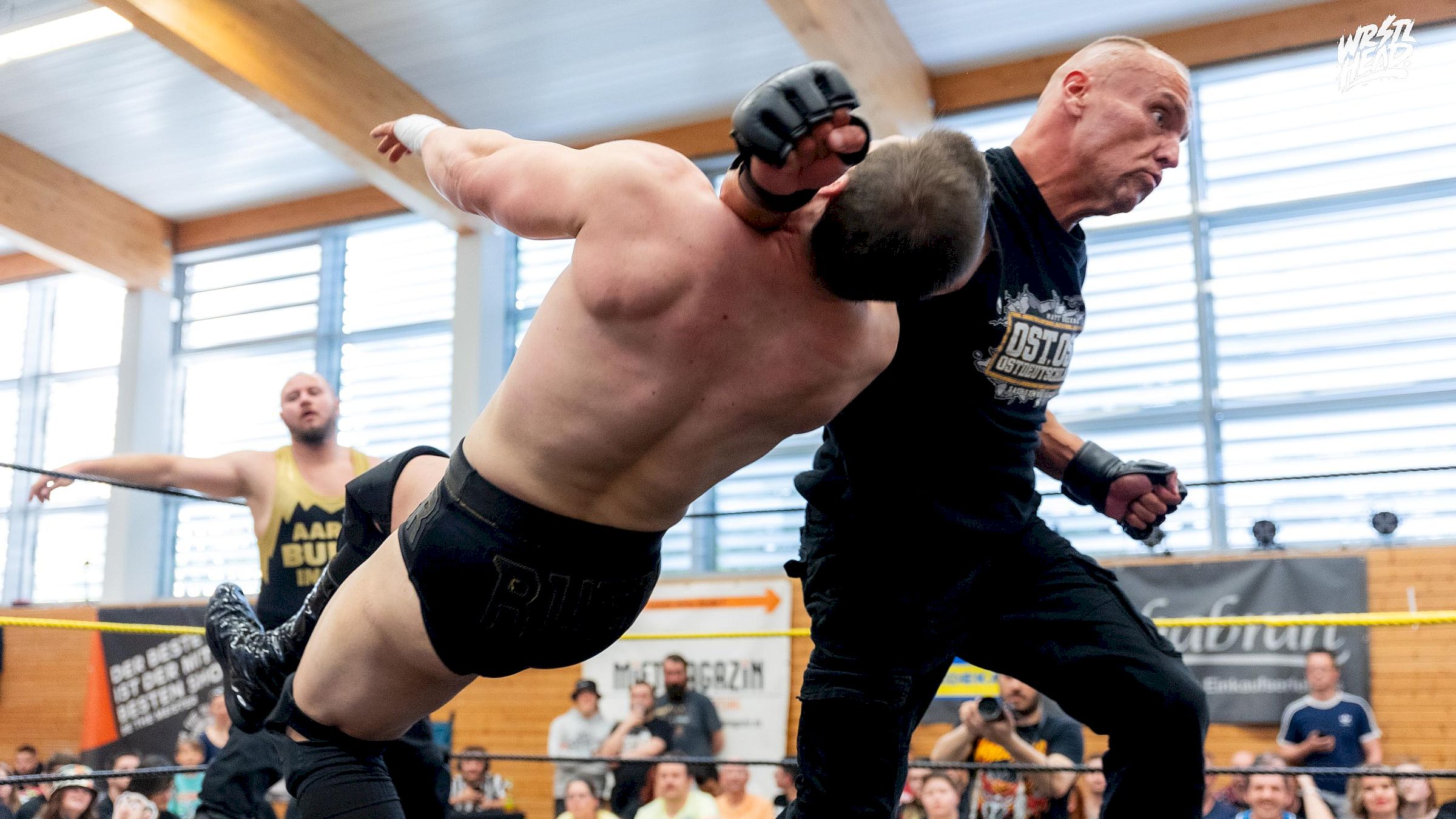 Harte Kerle kloppen sich. Foto: Eastside Wrestling Revolution