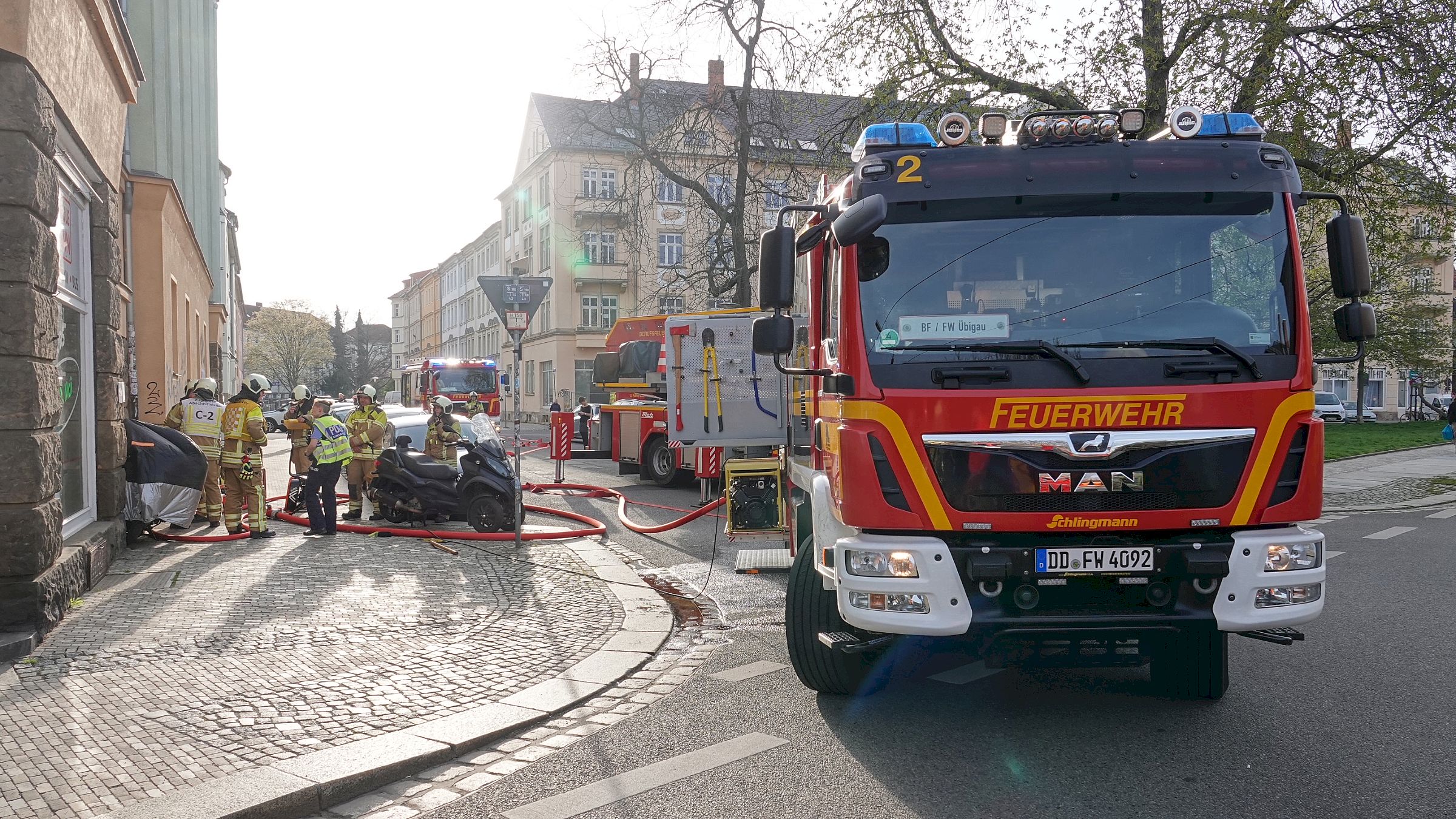 Feuerwehreinsatz an der Leipziger Straße - Foto: Roland Halkasch