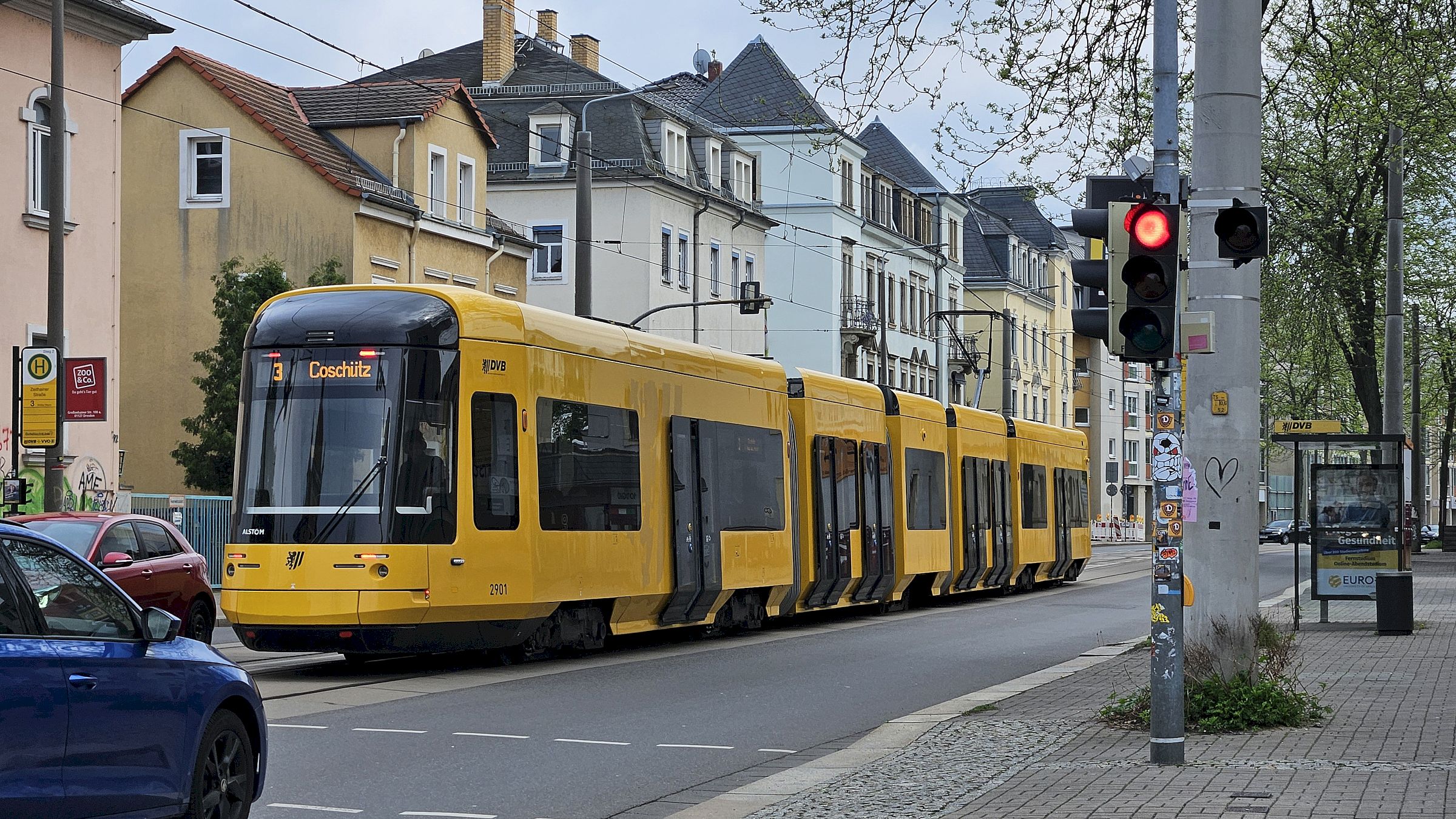 Die Haltestellen sollen umgebaut werden, so dass die Bahn barrierearm erreicht werden kann. Foto: J. Frintert