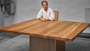 Jan Beyer führt die Tischlerei "Artefact" erfolgreich seit 2002. Foto: Lothar Sprenger