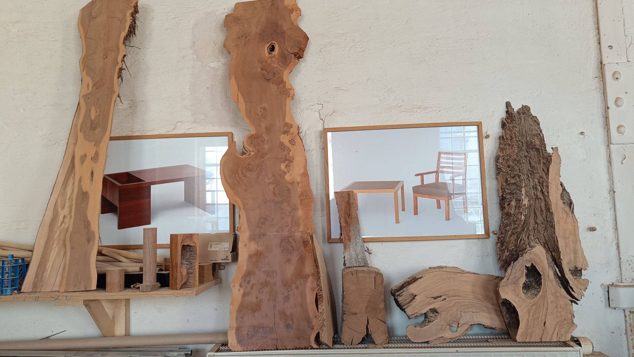 Links und Mitte Eibe, rechts Olive - diese persönlichen Schätze bewahrt der Tischler in der Werkstatt.