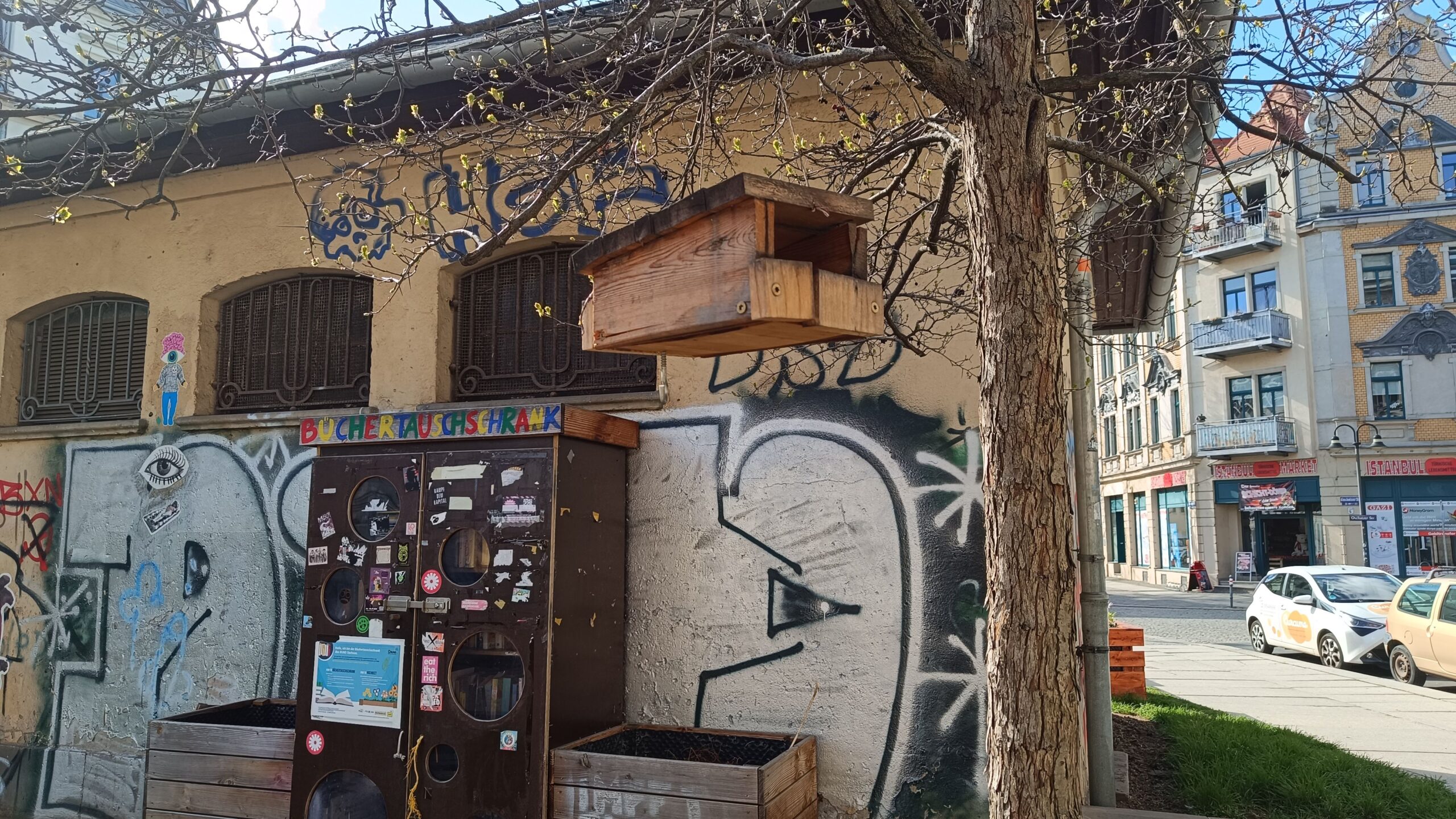 Vom BUND Sachsen 2021 ins Leben gerufener Büchertauschschrank wird nach wie vor rege genutzt.