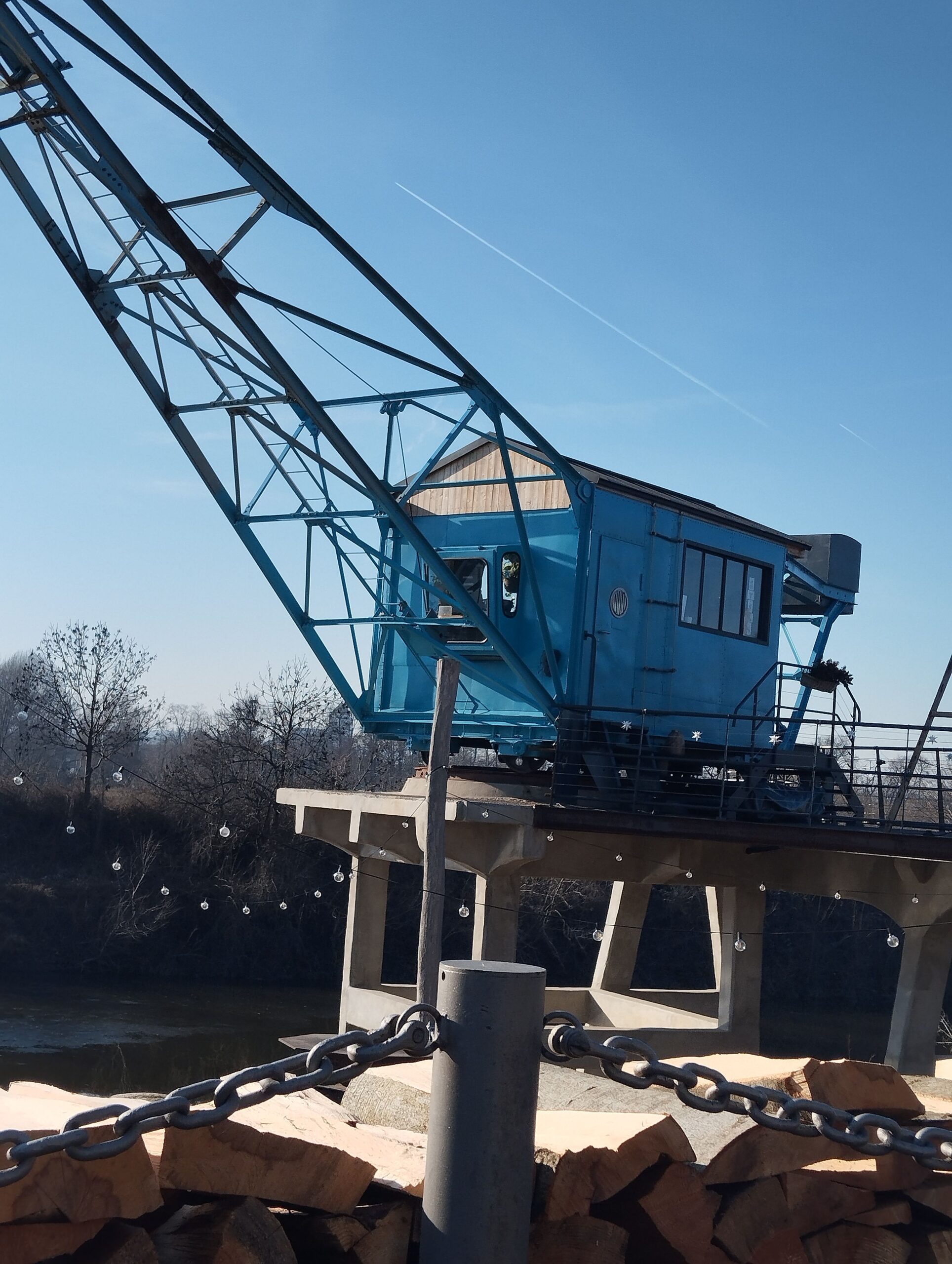Das Industriedenkmal "Hafenkran" ist an die "Baumstriezel Manufaktur" vermietet.