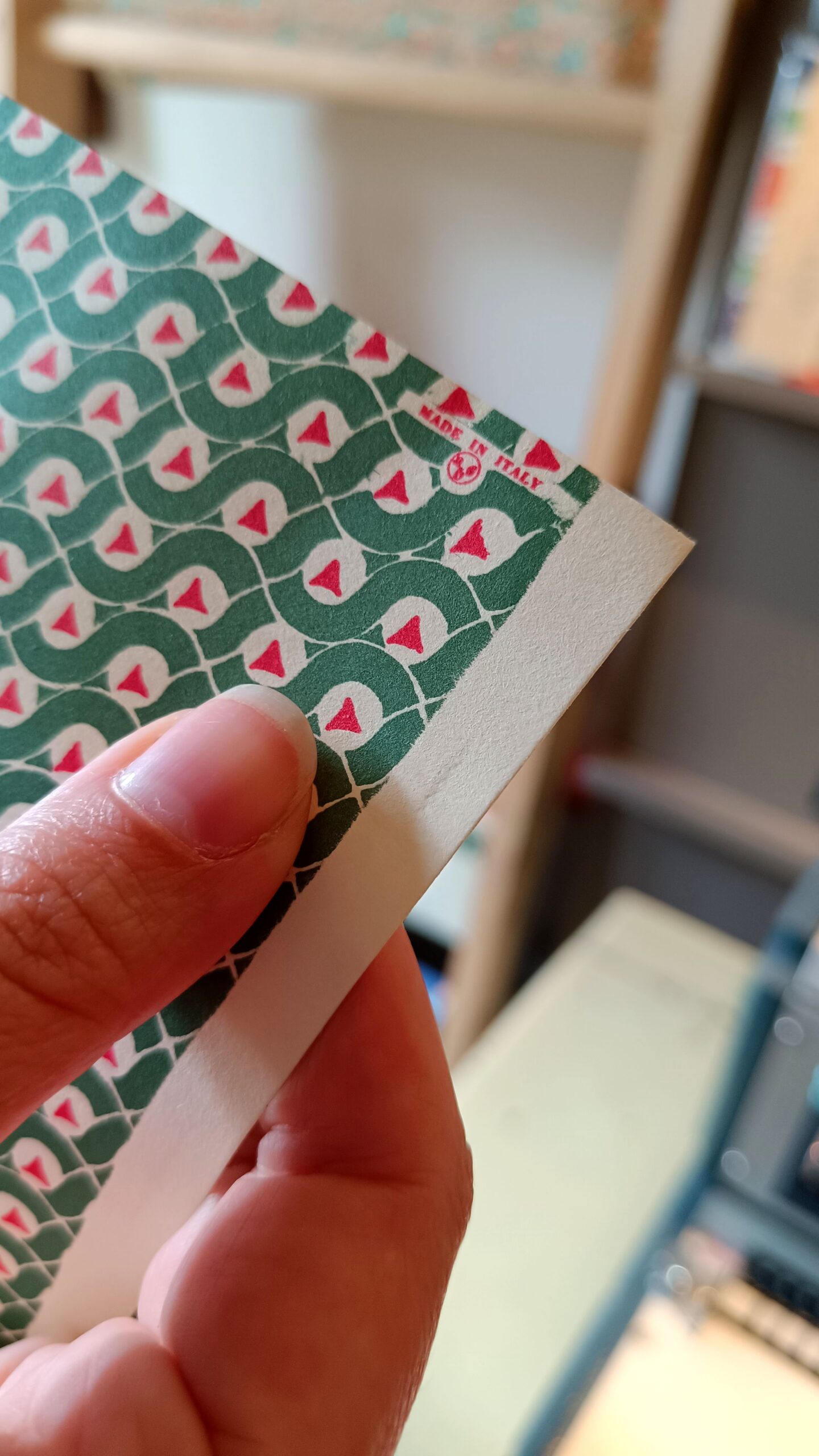 Papier aus Italien, nach traditioneller Handwerksart bedruckt.