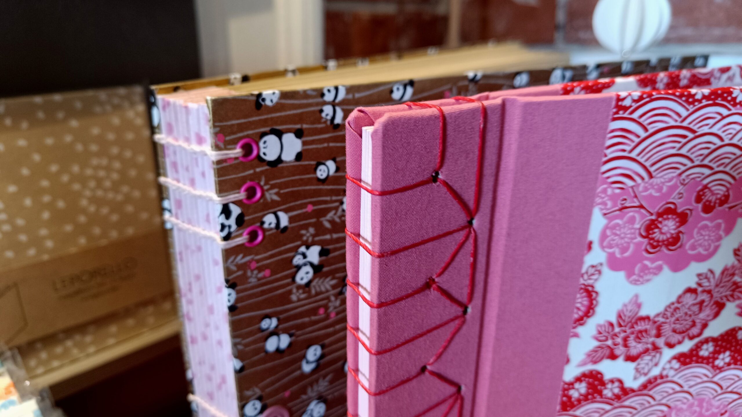 Ob koptische Buchbindung oder Fadenbindung, Anne kann's.