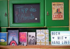 Grünes Büffet gibt farbliche Inspiration für Stilwahl im Laden.