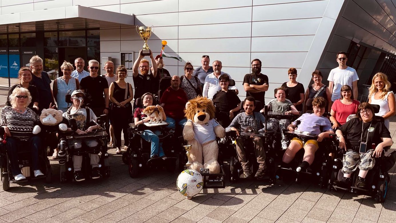 So seh'n Sieger aus. Das meisterliche E-Rolli-Team der Power Lions - Foto: Motor Mickten