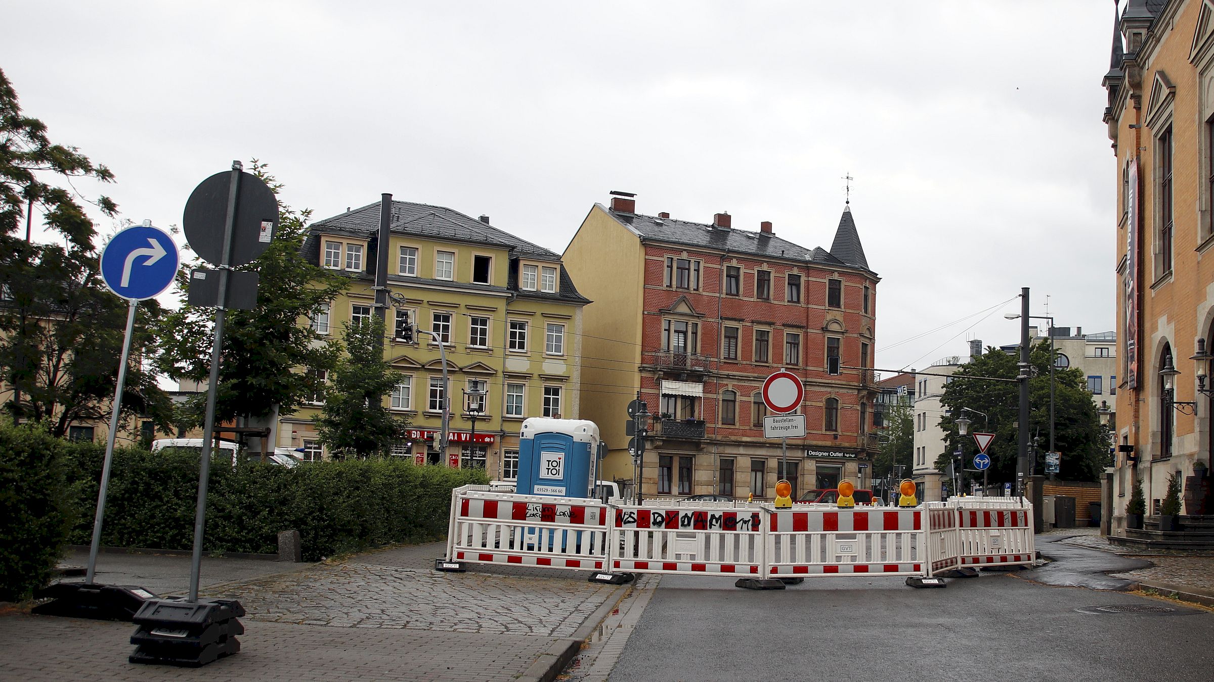 Noch bis zum 4. Juli ist die Kötzschenbroder Straße gesperrt. Foto: J. Frintert