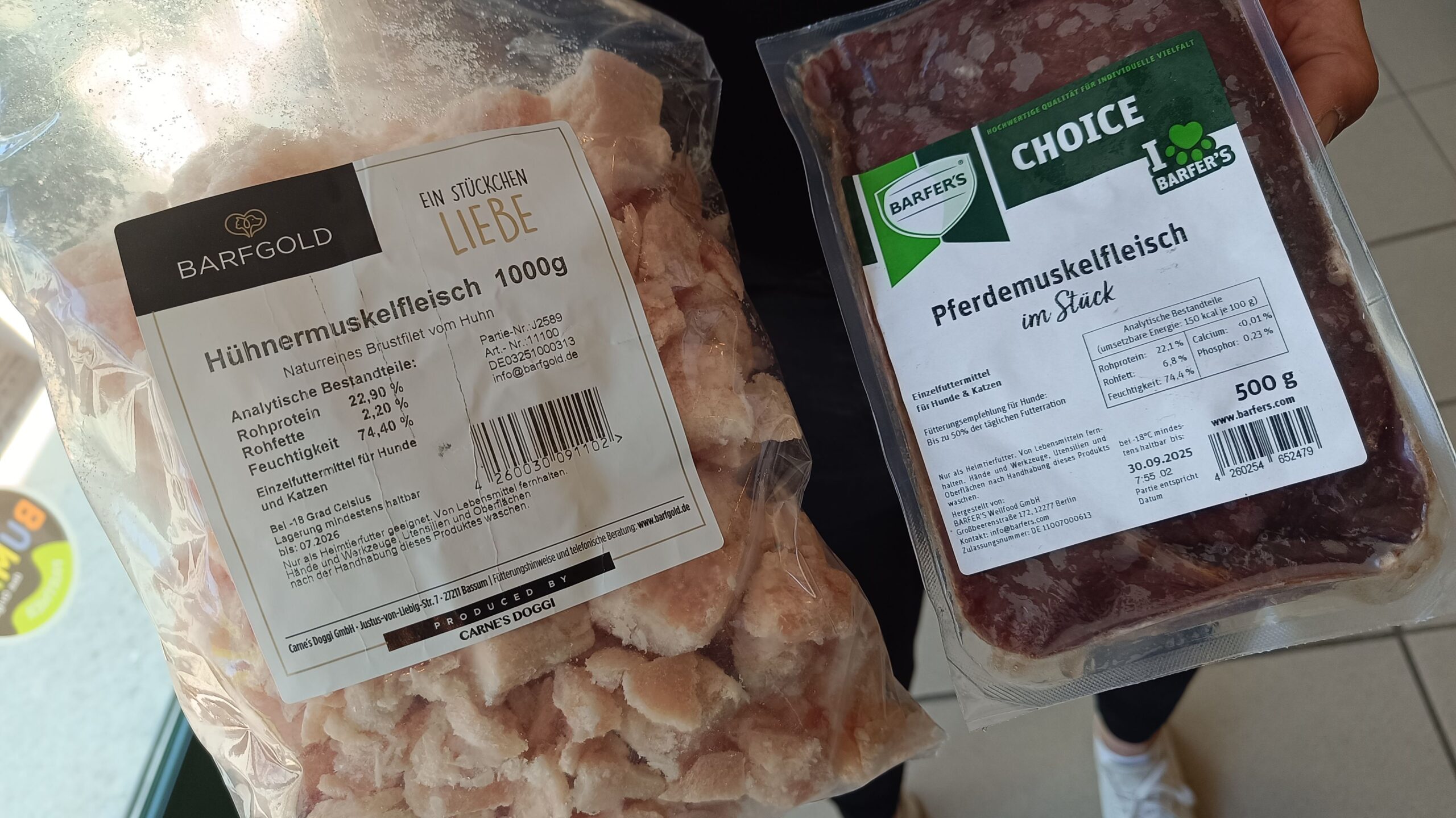 Tierische Fette sind die passende Energiequelle für Hunde und Katzen. 