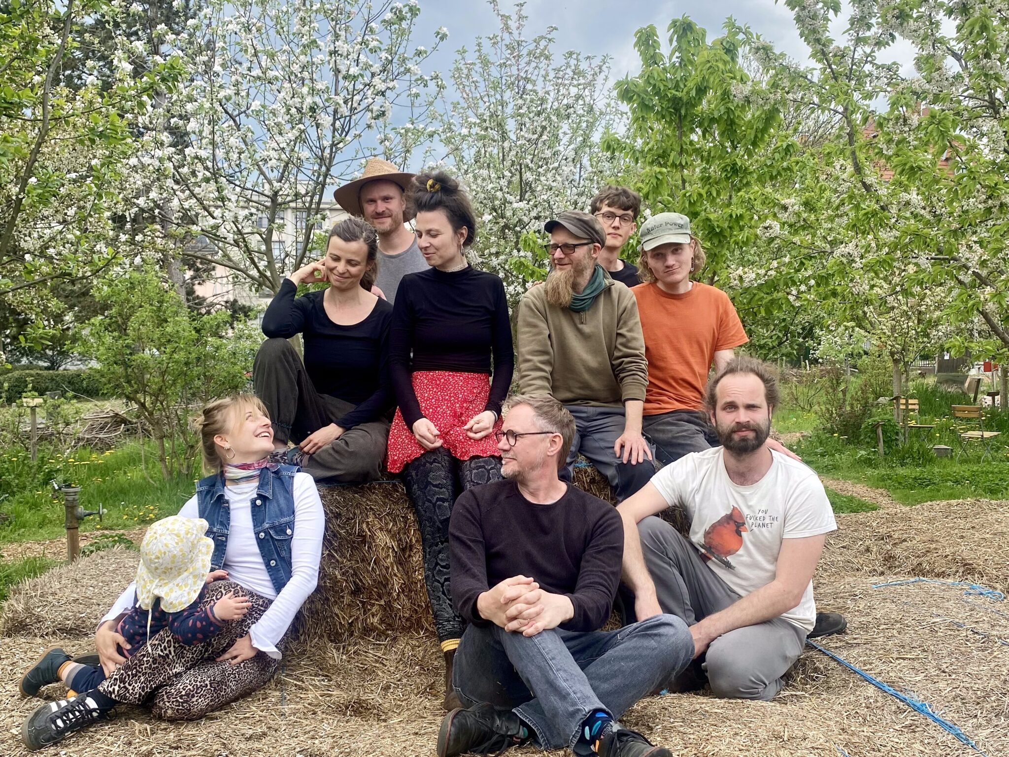 Quereinsteiger mit Interesse am Gärtnern, FÖJler, Gärtner, Permakulturinteressierte - das Team der "Alten Gärtnerei" ist bunt gemischt. Foto: AlteGärtnerei Dresden