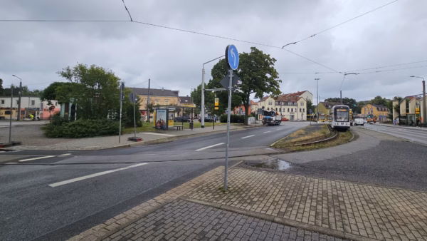 Die Linie 9 endet während der Arbeiten am Dreyßigplatz. Foto: J. Frintert