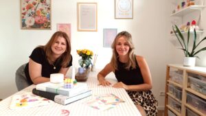 Gerne per "Du": Monique Bachmann (l.) und Sandra Förster (r.) haben mit "Kalea Dresden" einen Kreativ- und Entspannungsort eröffnet.