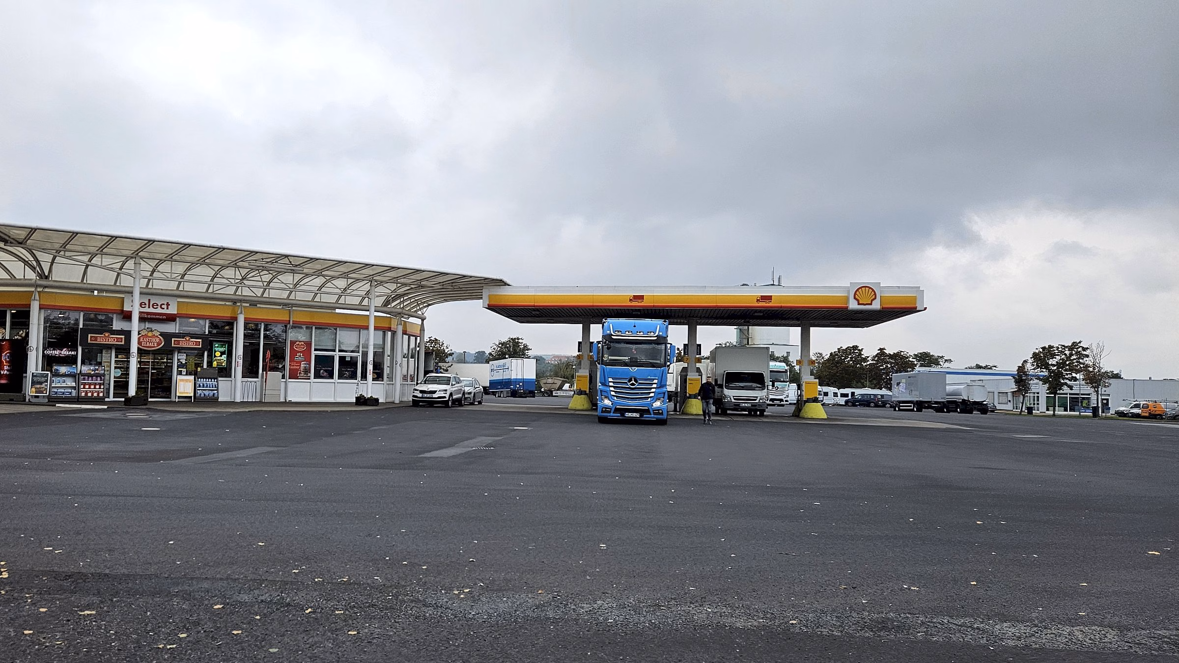 Ungünstige Bedingungen am Rasthof für eine Erweiterung zum Parkplatz für den Zollhof. Foto: J. Frintert