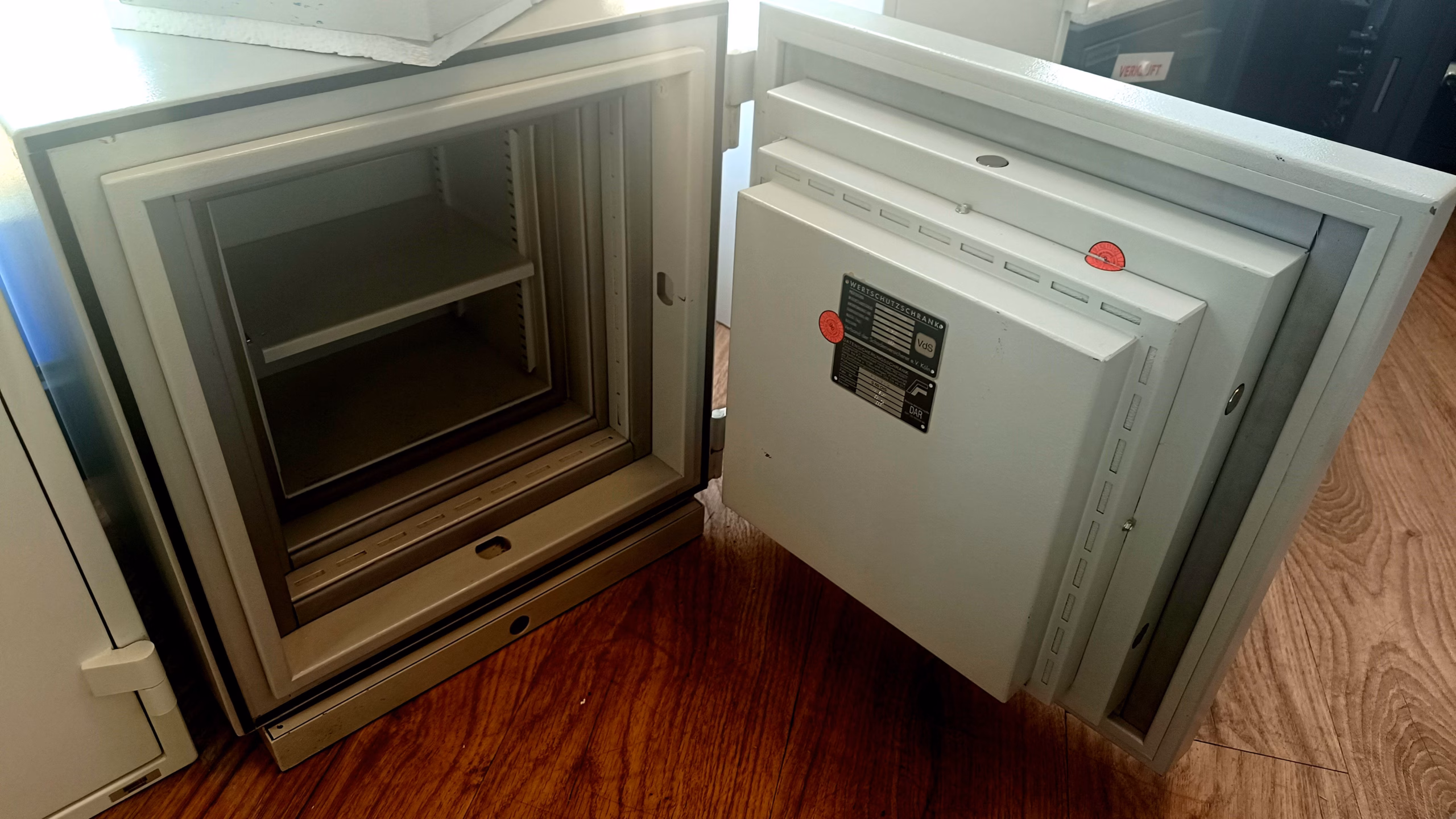 Daten- und Dokumententresore schützen elektronische Datenträger bereits ab 40 Grad Celsius.