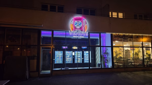 Einbruch im Automatenladen "Vendys" auf der Rehefelder Straße Foto: Vendys