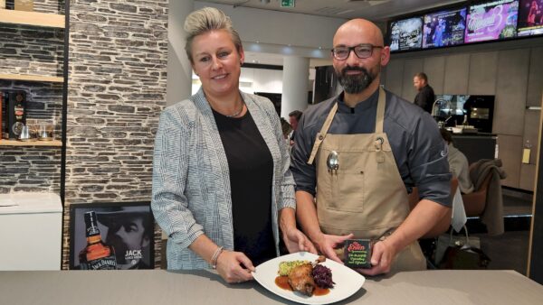 Küchenchef Sven Kasimir und Serviceleiterin Janine Bormann - Foto: J. Frintert