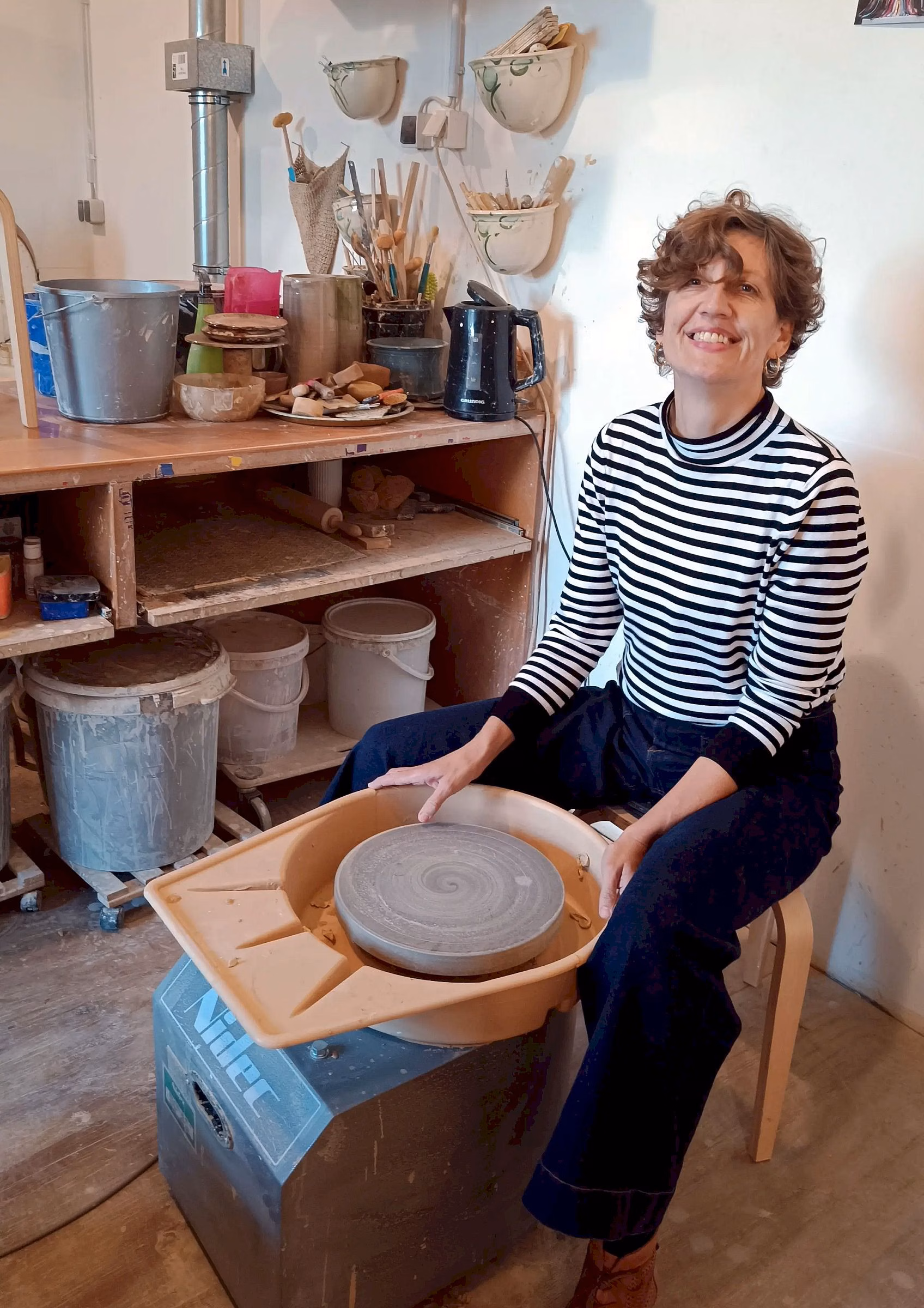 Künftig möchte "Sanne" noch mehr Kurse durchführen. Beliebt ist ihr Kurs "Töpfern an der Drehscheibe". Die Kurse finden auf Anfrage statt. Foto: S. Reichel