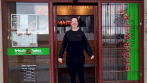 Seit dem 5. November ist das Pieschener "Stückwerk" wieder zurück an der Leipziger Straße. Filialleiterin Mandy Bein gibt einen Einblick. Foto: S. Reichel