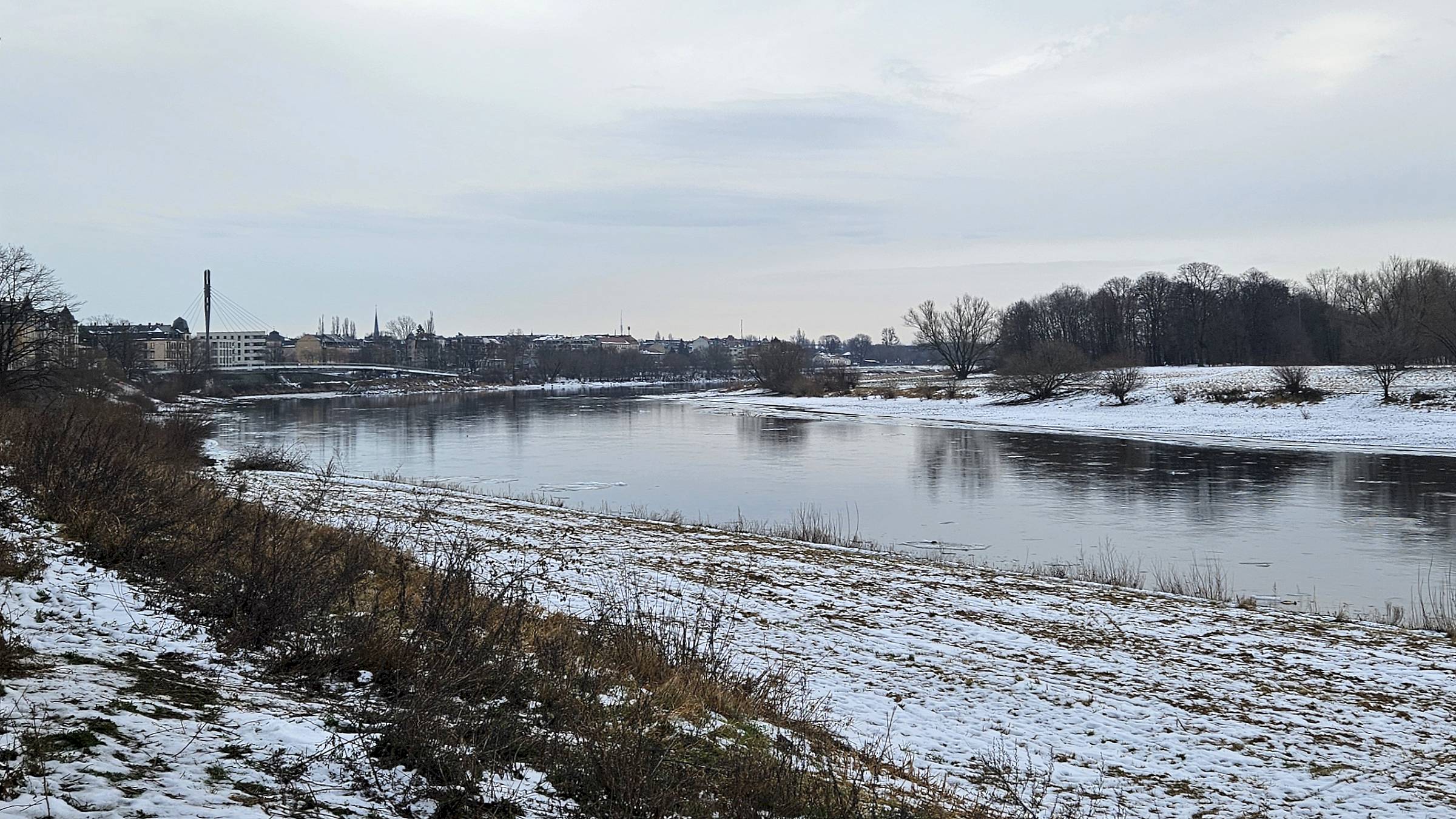 Im Winter weniger von Müll betroffen: Die Elbwiesen - Foto: J. Frintert